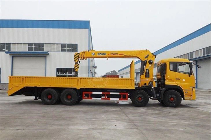 8x4 truck mounted crane(001)